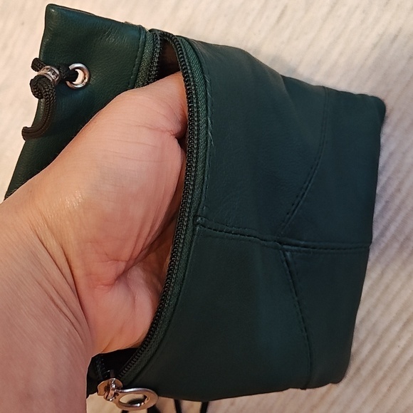 NWOT Green Soft Leather Purse cross body Shoulder Travel Wallet price firm - Picture 7 of 7